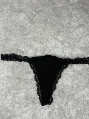 Victoria’s Secret PINK Black Lace V-String Thong XS NWT 03/10